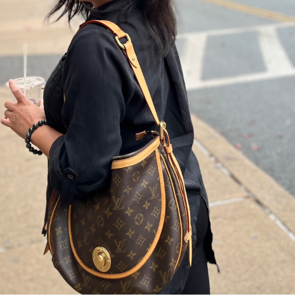 Authentic Preloved LV Tulum GM Monogram Canvas Shoulder bag.